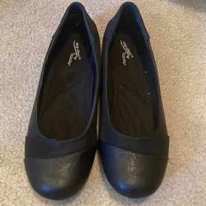NEW black flats
